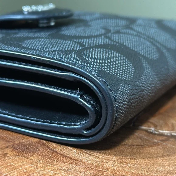 *LIKE NEW* COACH Signature Medium Corner Zip Wallet - Picture 8 of 15